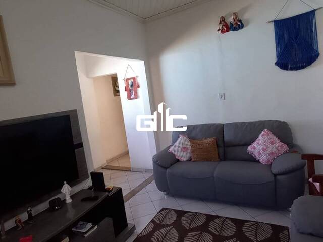 Casa para Venda em São José dos Campos - 4