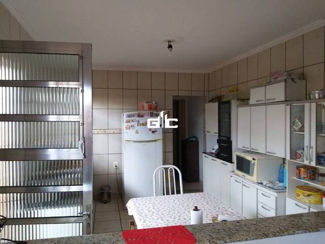 Casa para Venda em São José dos Campos - 4