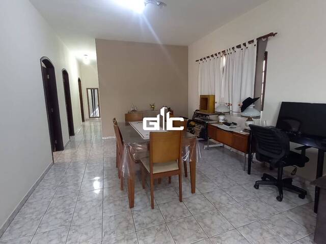 Casa para Venda em São José dos Campos - 3